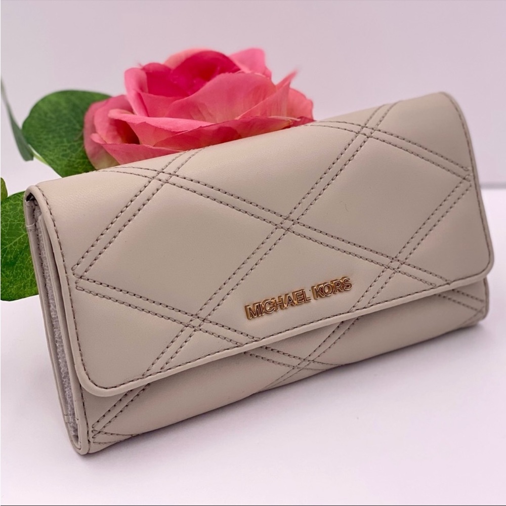 New Michael Kors Large Trifold Wallet Light Sand